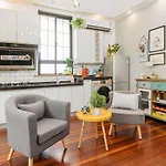 Shanghai Xincun Huaihai Middle Road Old House Apartment